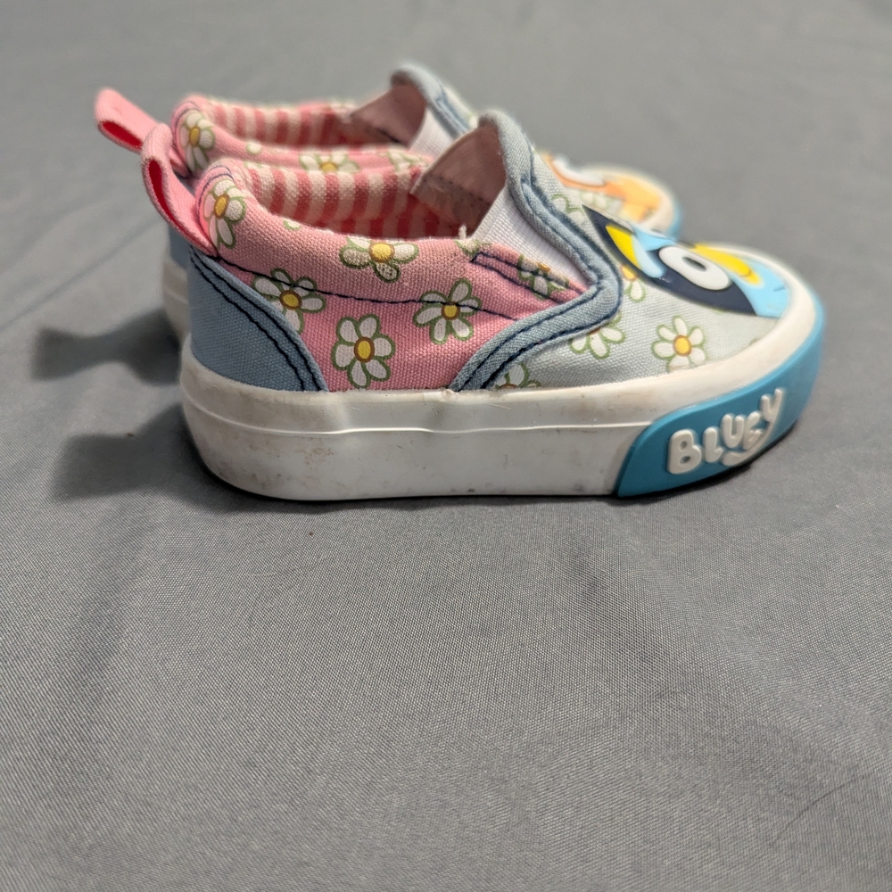 Bluey Slip-On Sneakers Size 5c Toddler 5 - Picture 6 of 6